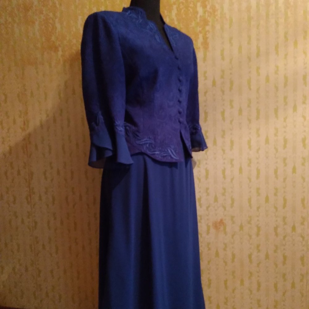 Draper's & Damon's Petite Chic and Elegant Suit Set